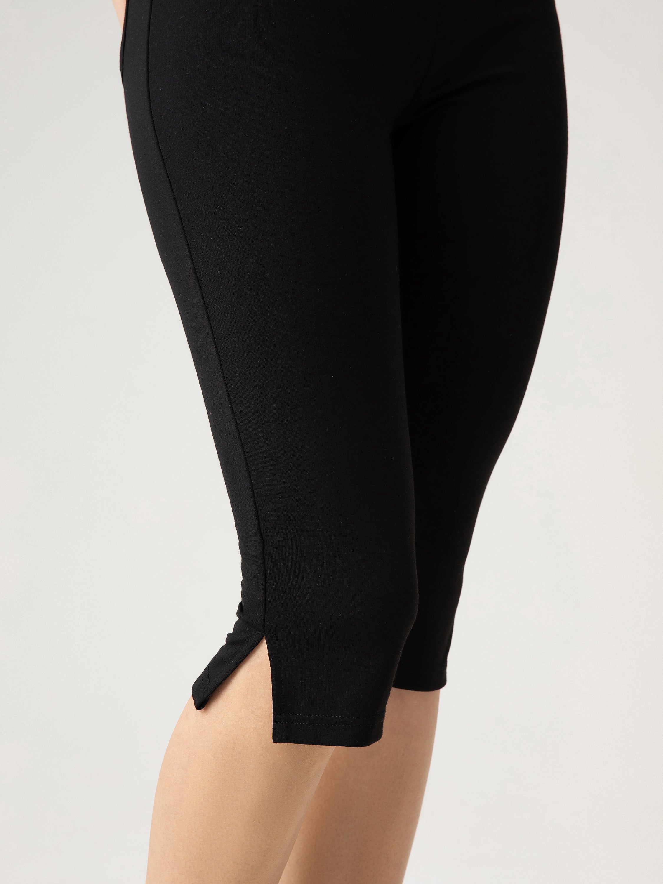 Easy Pull-On Capri - Black