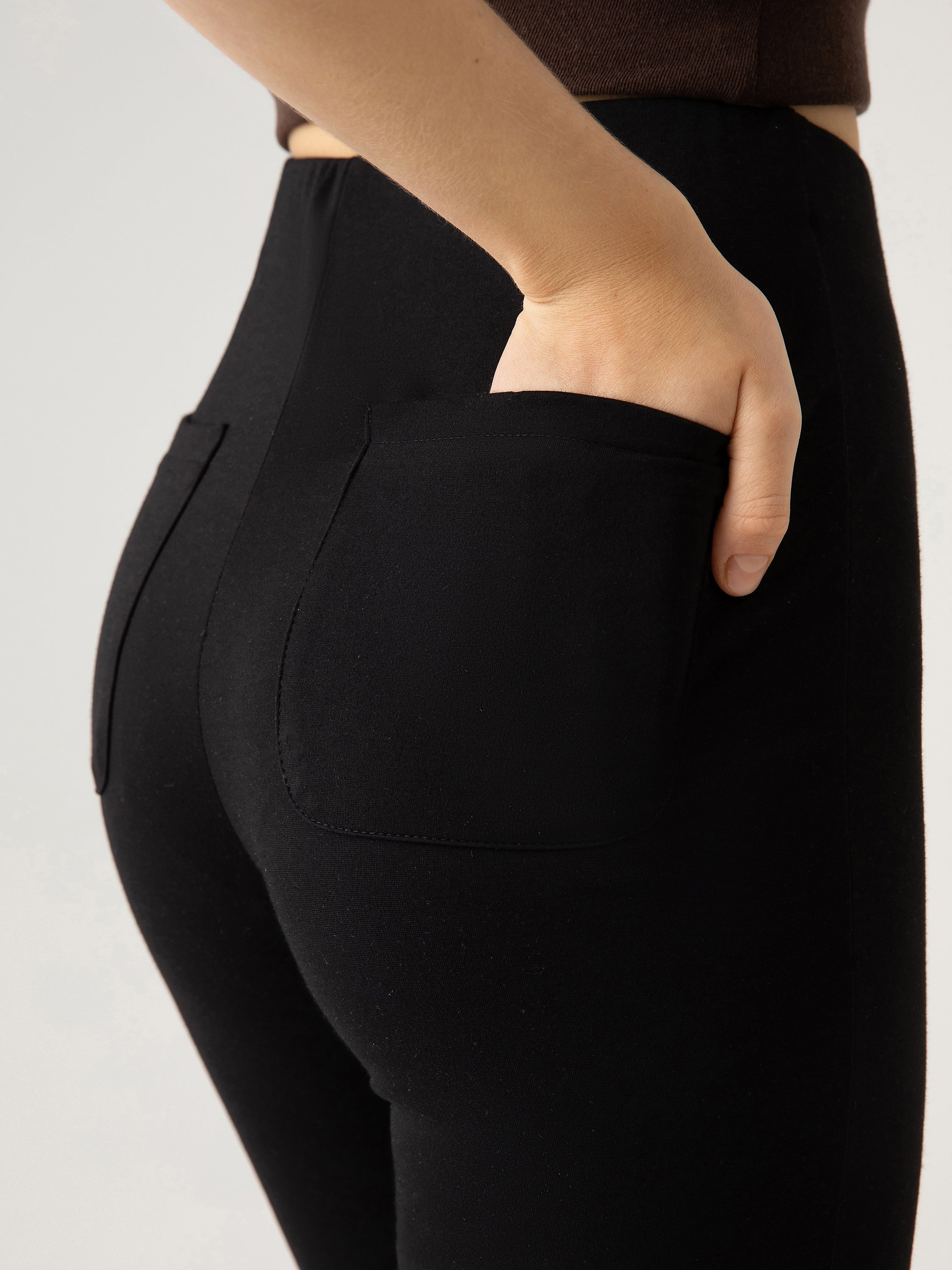 Easy Pull-On Capri - Black