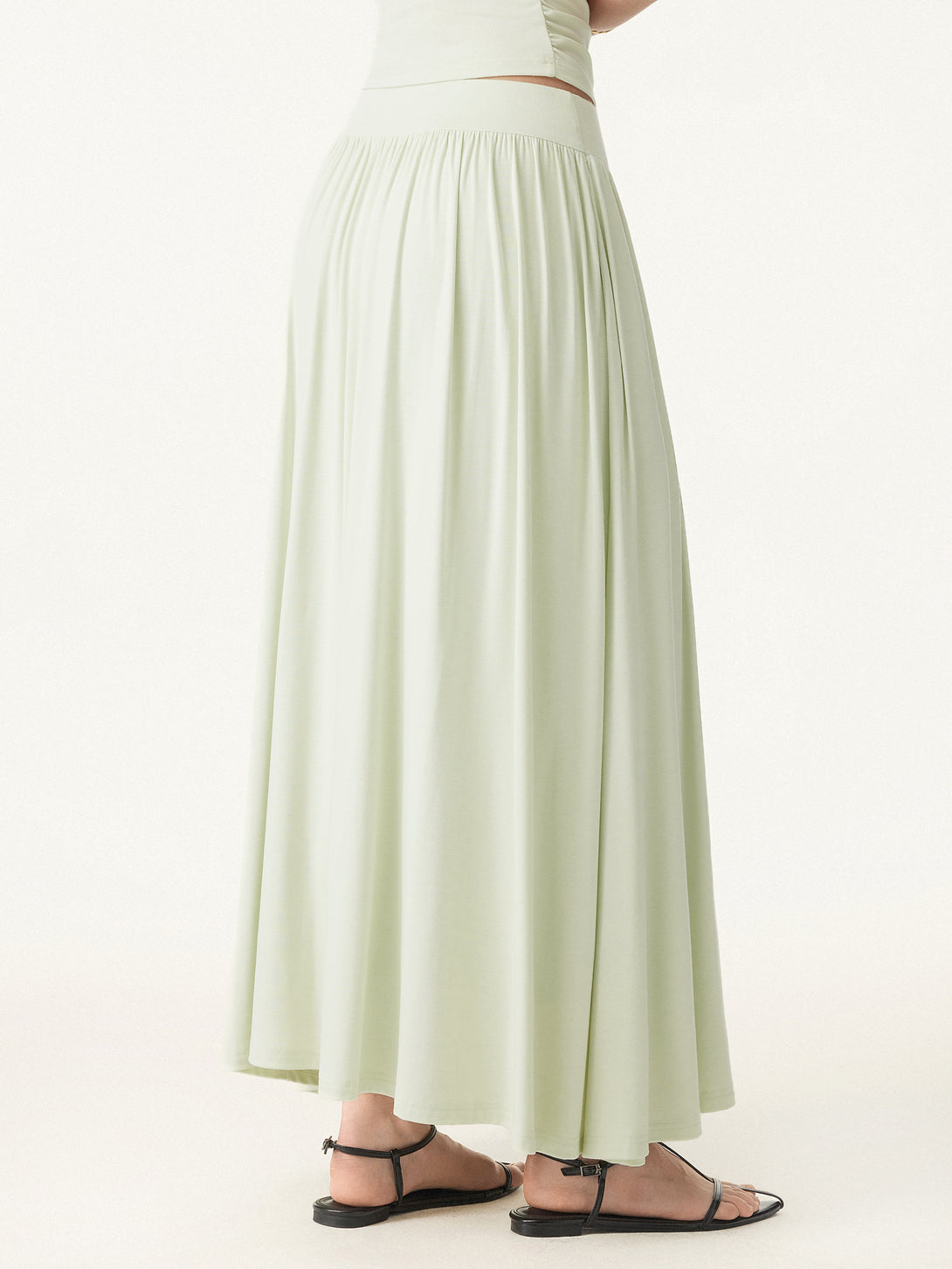 Ultrasoft V-shape Waist Gathred Maxi Circle Skirt with Pockets