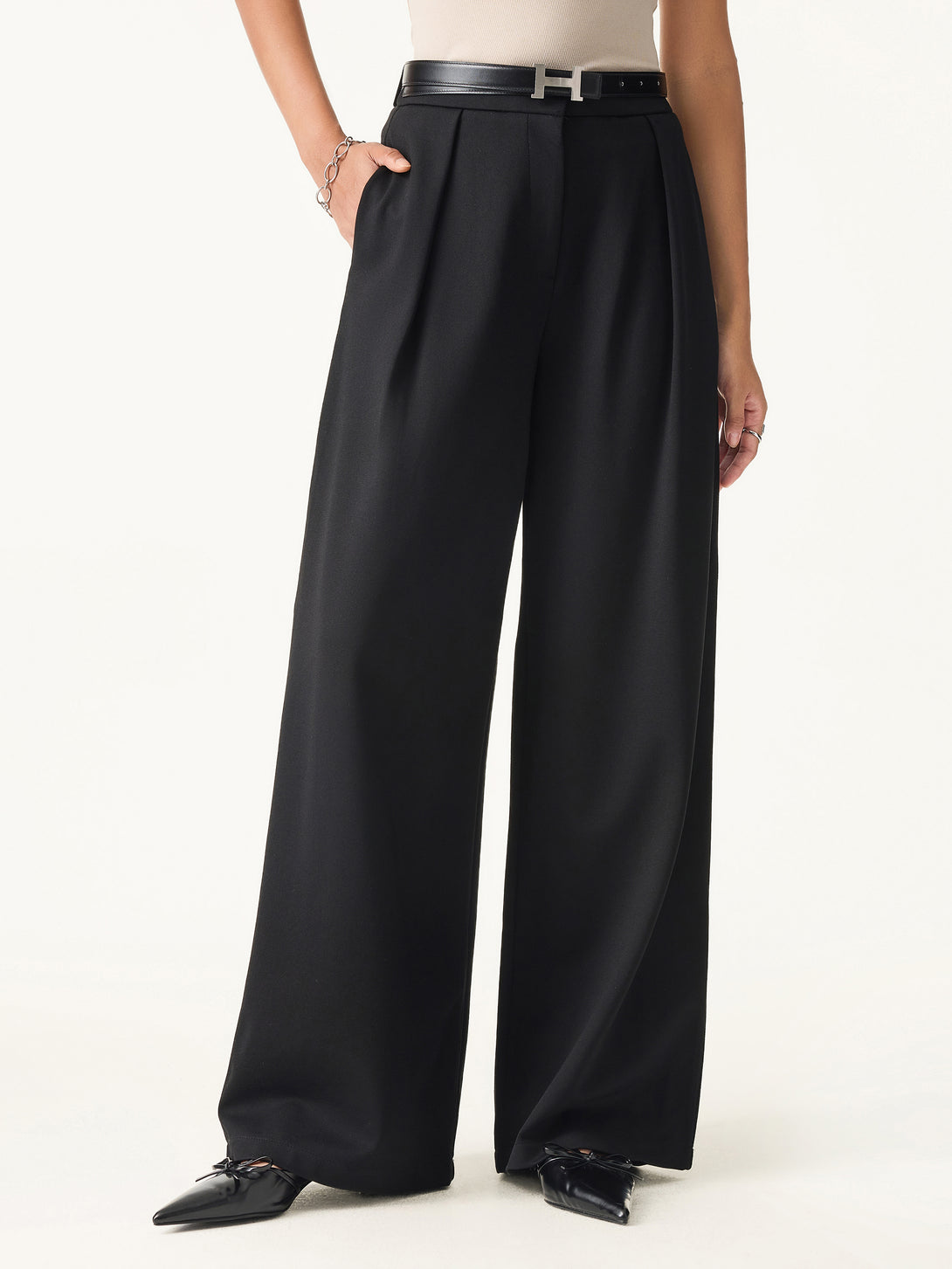 Non-sheer Airy Mid Rise Pleated Airy Trouser with Pockets Black XS