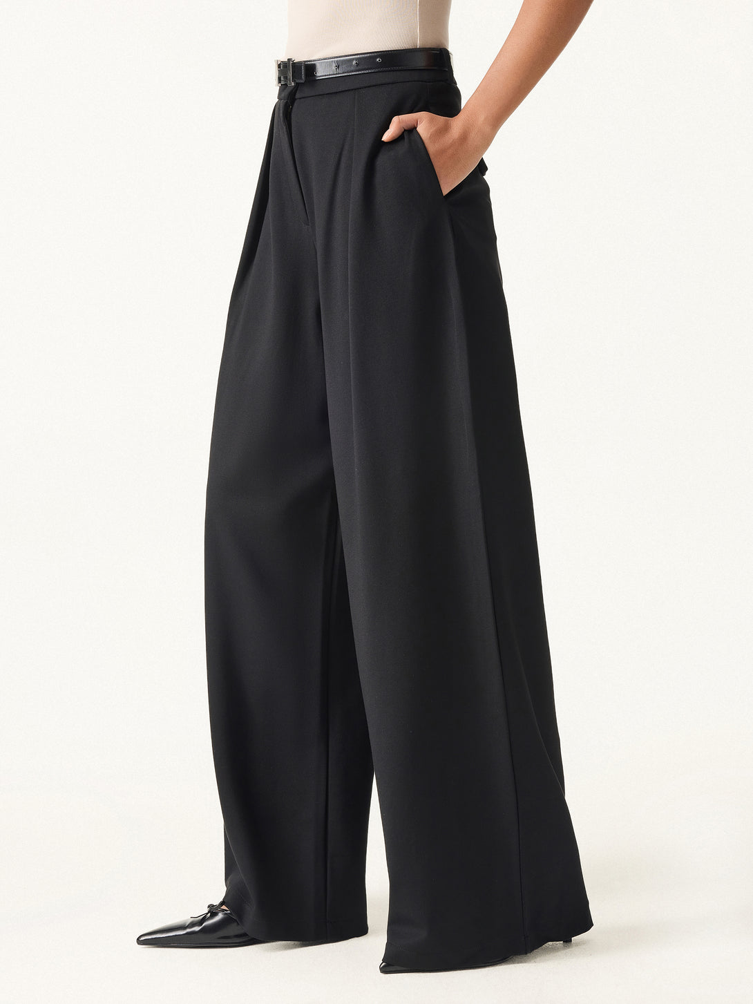 Non-sheer Airy Mid Rise Pleated Airy Trouser with Pockets