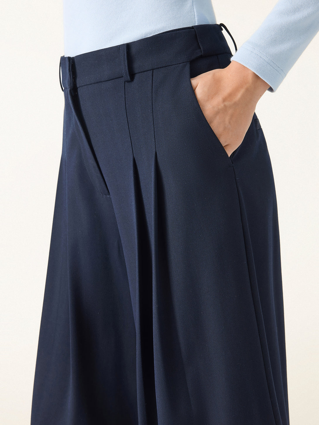 Mid Rise Wide Leg Trousers with Pockets