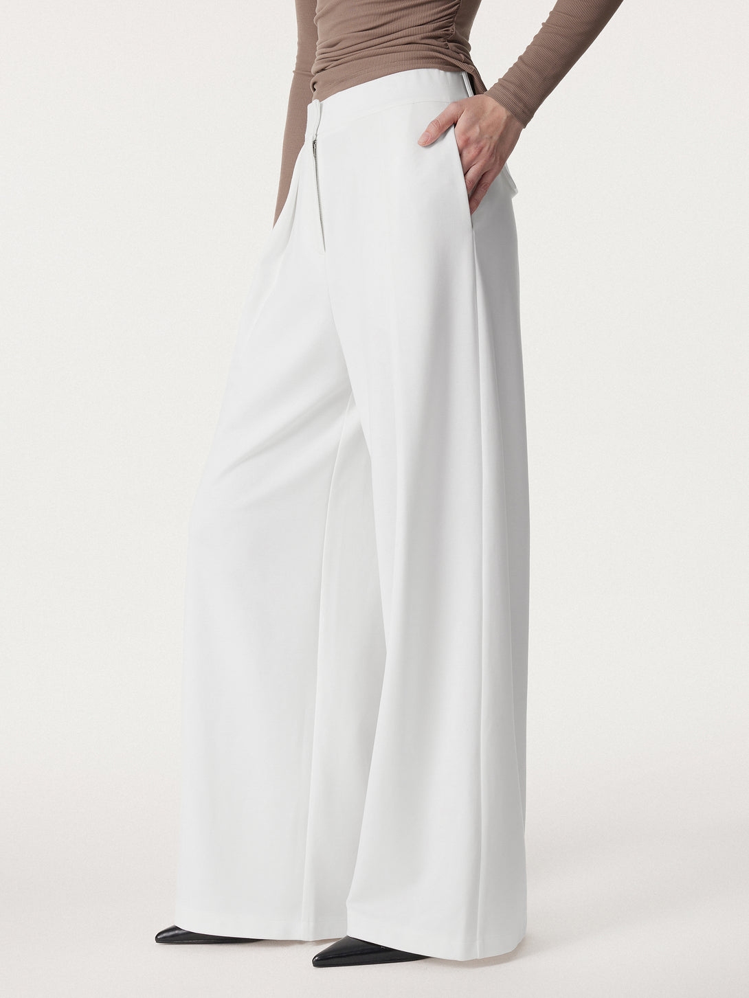 2Pcs Set Scoop Neck Gathered Brami Top & Non-sheer Airy Mid Rise Trouser with Pockets