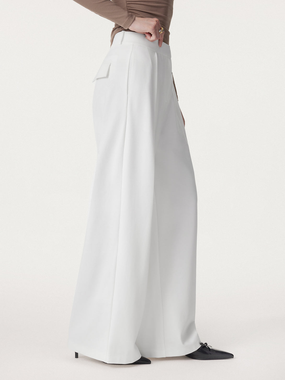 Non-sheer Airy Mid Rise Pleated Airy Trouser with Pockets