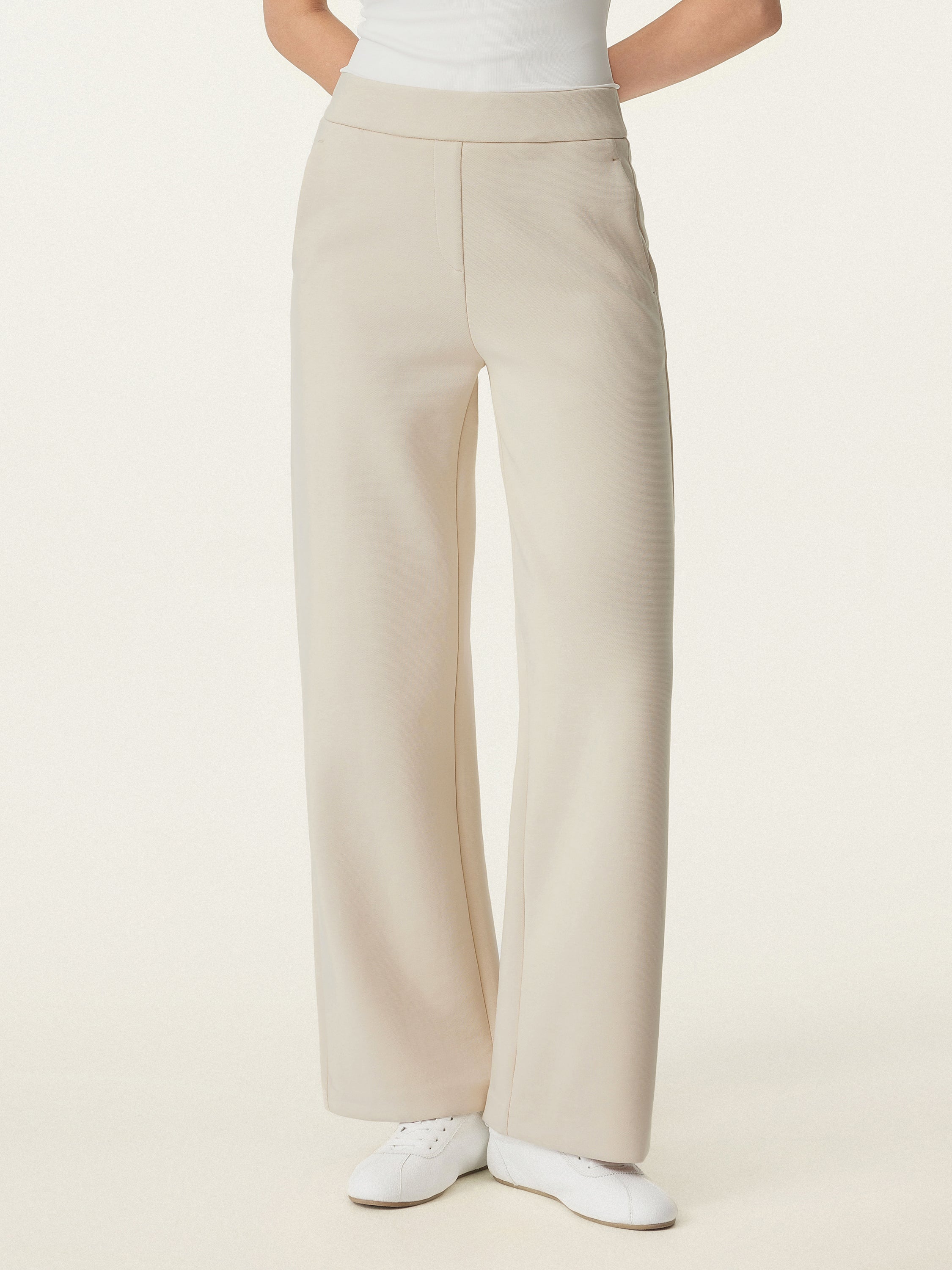 Textured Mid Rise Pull on Straight Pant Pockets
