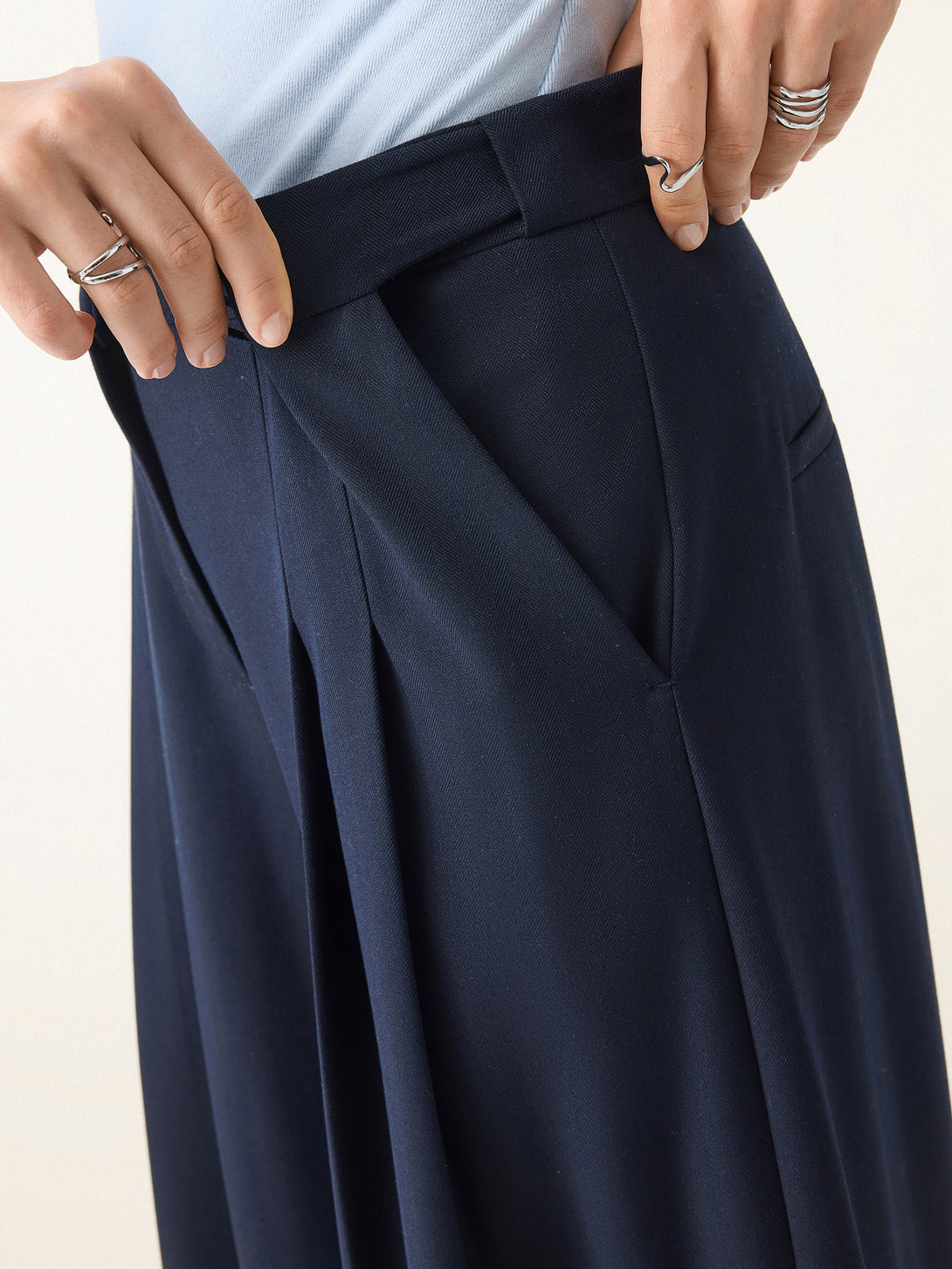 Mid Rise Wide Leg Trousers with Pockets