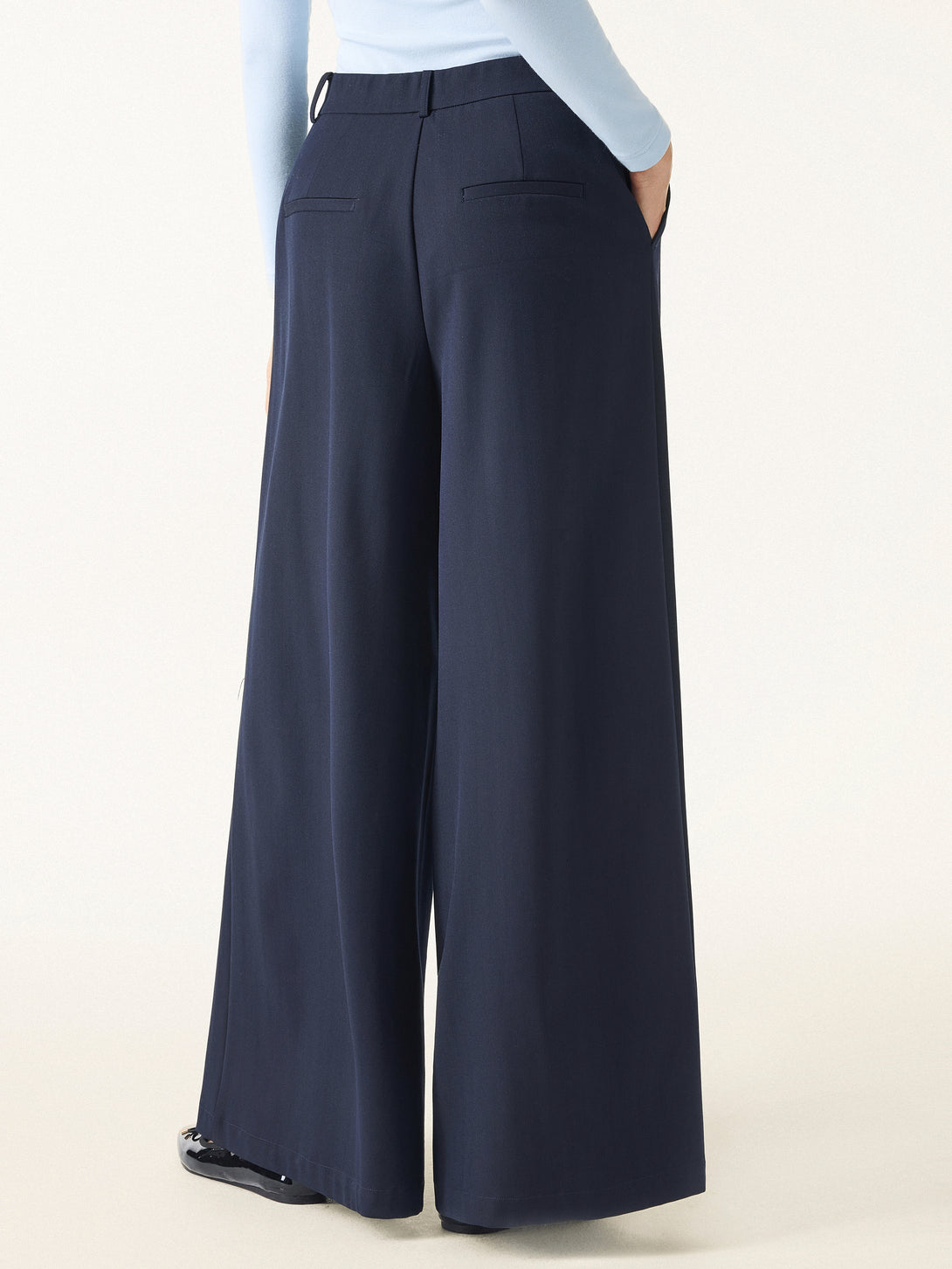 Mid Rise Wide Leg Trousers with Pockets