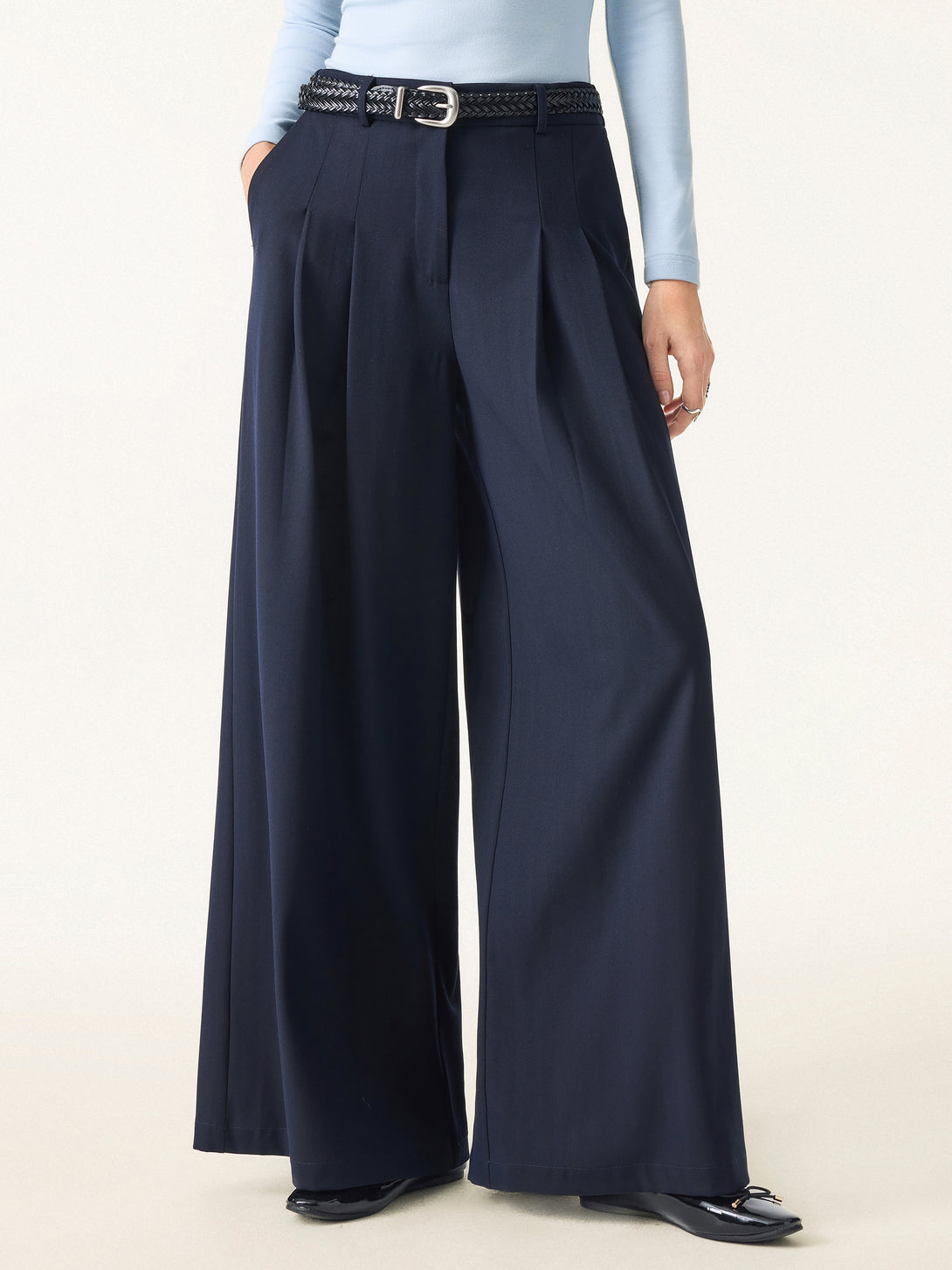 Mid Rise Wide Leg Trousers with Pockets