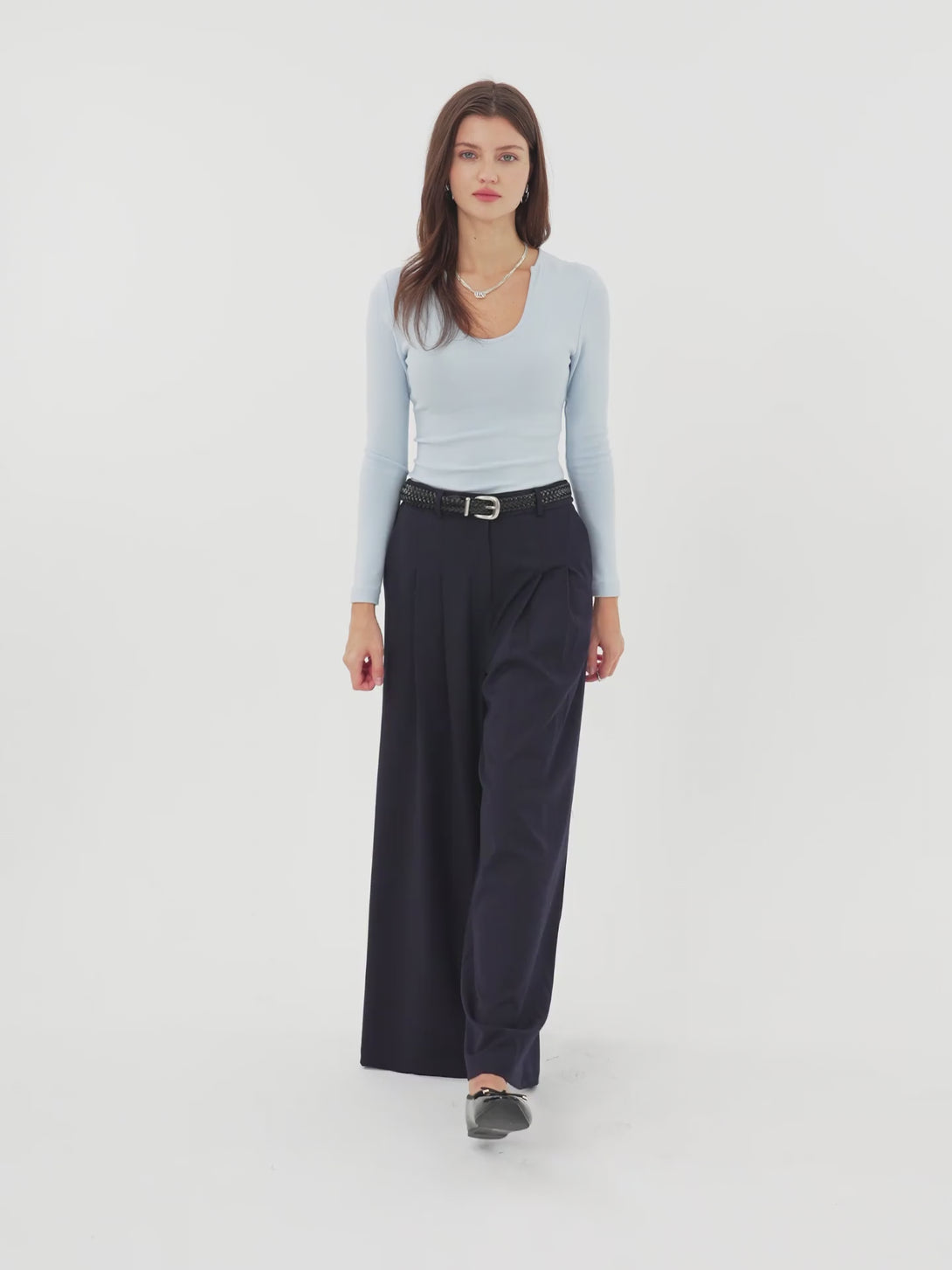 Mid Rise Wide Leg Trousers with Pockets
