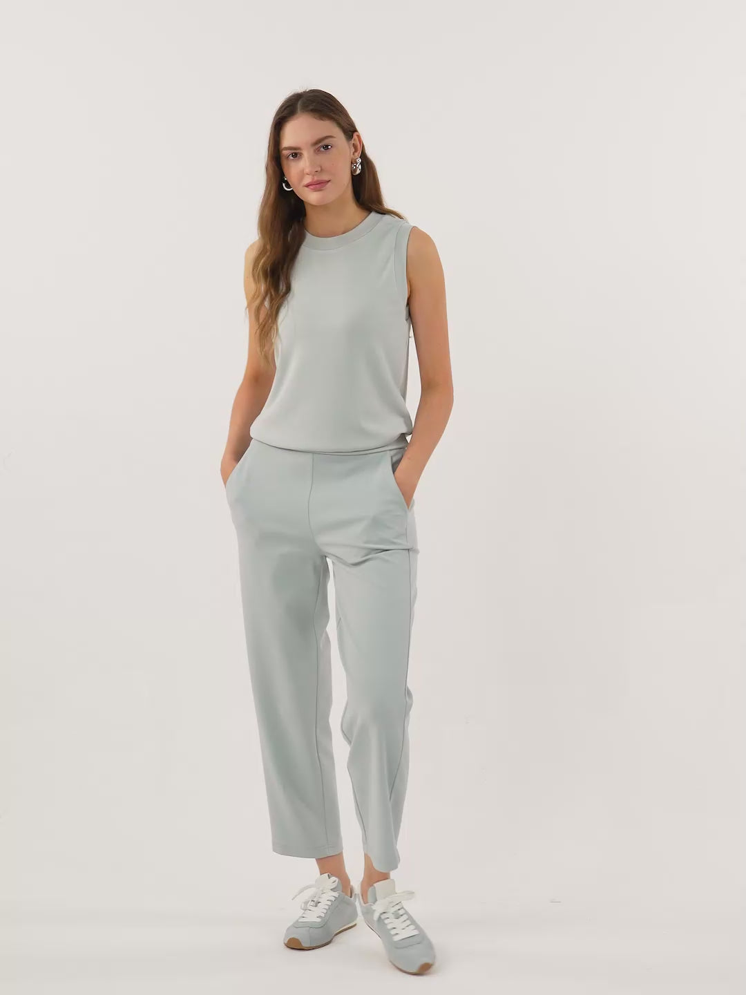 Mid Rise Pull-on Tapered Pants with Pockets